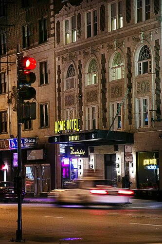 ACME Hotel Chicago, Outset Collection by Hilton, Забронировать Отель Ривер-Норт Чикаго, рядом с Museum of Broadcast Communications