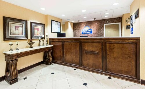 Days Inn & Suites by Wyndham Prattville-Montgomery, Réserver Hôtel Hôtels à Alabama avec parking, Parking
