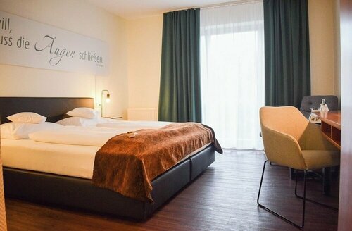 Landhotel Rügheim, Book Hotel Hoteller i Bayern med pool, Swimmingpool
