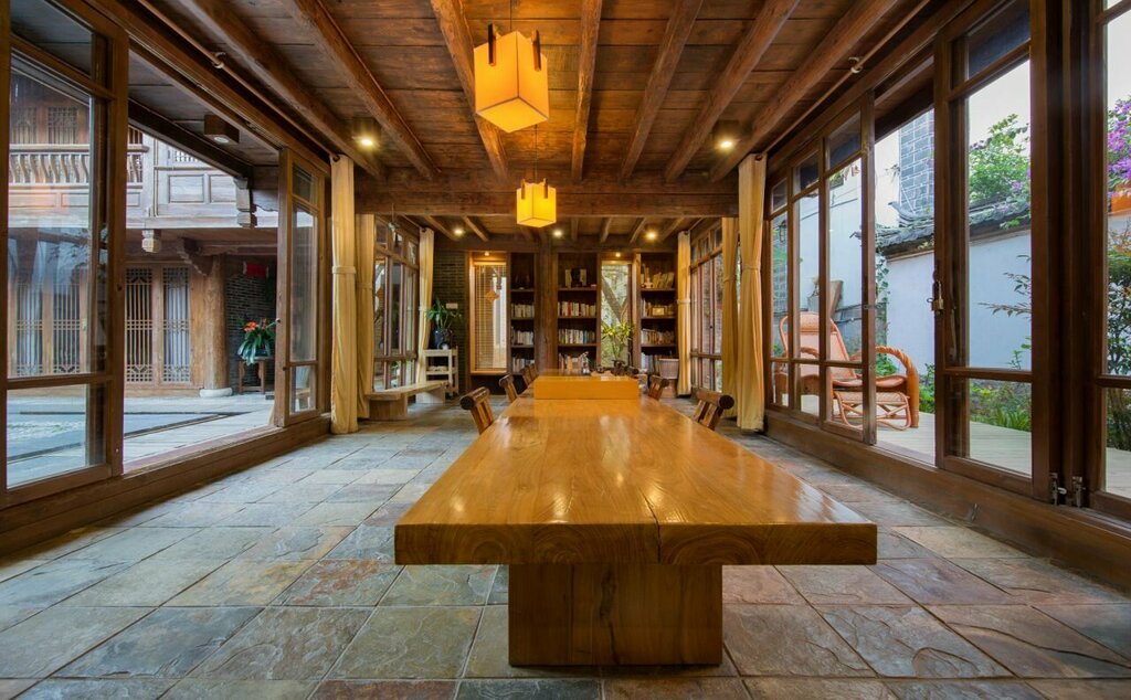 Lijiang Banxicaotang Inn
