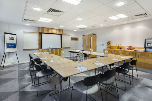 Holiday Inn Express London - Watford Junction, Rezervați Hotel Watford Hertfordshire
