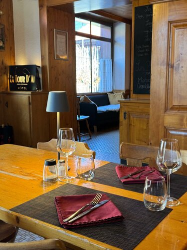 Hotel La Tour dAï, Забронировать Отель Лезен Alpes Vaudoises