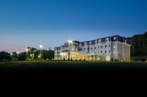 Courtyard Lenox Berkshires, Забронировать Отель Ленокс Bousquet Ski Area