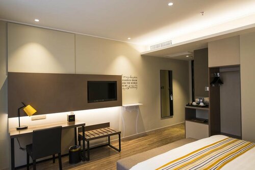 Home Inn Plus Shanghai Xintiandi Lujianbang Road Subway Station, Varaa Hotelli Shanghai Shanghai