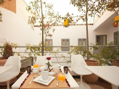 Riad Les Jardins des Lilas, Забронировать Гостевой дом Отели Марракеша с питанием, рядом с Сад Мажореля, Пансион