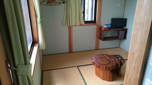 Minshuku Umikawa, Book Pension Hoteller i Okinawa med parkering, Parkering