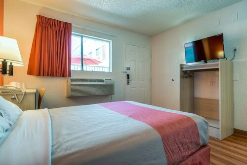 Motel 6 Rowland Heights