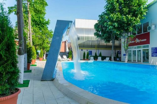Hotel Victoria, Забронировать Отель Отели Muntenia с парковкой, Парковка