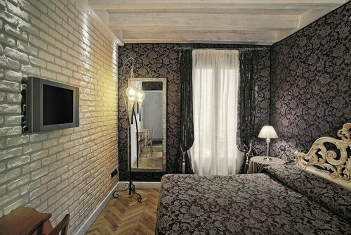 Bloom, Забронировать Отель Венеция Венето, рядом с Gallerie dell' Accademia