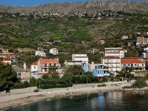 Villa Pitomcia, Забронировать Отель Подстрана Окрестности Сплита, рядом с Частный Пляж «Престиж Сисайд Апартментс»