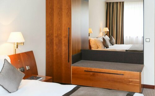 Hotel Le Royal, Rezerwuj Hotel Hotele w Luxembourg z basenem, w pobliżu Parc Municipal Luxembourg, Basen