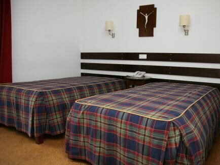 Flag Hotel Fátima Irmãs Dominicanas, Забронировать Отель Фатима Ribatejo, рядом с Museu de Cera