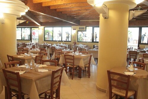 Baia della Rocchetta Villaggio, Book Hotel Hoteller i Calabrien med parkering, Parkering