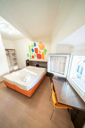 Hotel Cairoli, Забронировать Отель Отели Генуи с парковкой, рядом с Дворец префектуры, Парковка