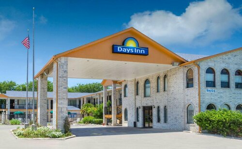 Days Inn by Wyndham San Antonio, Book Hotel Hoteller i Bexar County med parkering, Parkering