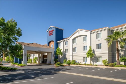 Hampton Inn & Suites Redding, Buchen Sie Hotel Redding Kalifornien, in der Nähe von Riverfront Playhouse