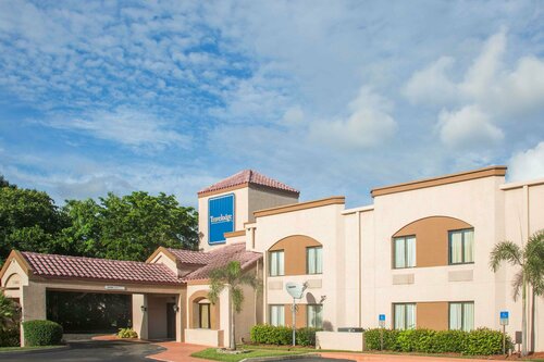 Travelodge by Wyndham Fort Myers Airport, Брондау Қонақ үй Fort Myers Fort Myers Area