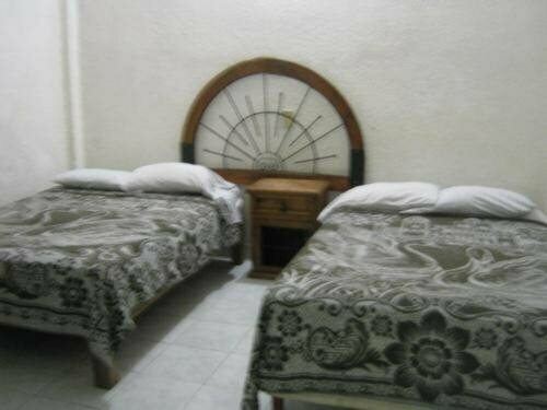 Hotel Azucena de Antequera, Забронировать Отель Недорогие отели Оахака-де-Хуарес, рядом с Центр Оахака-де-Хуарес, недорогие
