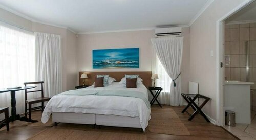 Millard Crescent Guest House, Забронировать Гостевой дом Отели Порт-Элизабет с бассейном, рядом с Музейный комплекс в порту Элизабет, Бассейн