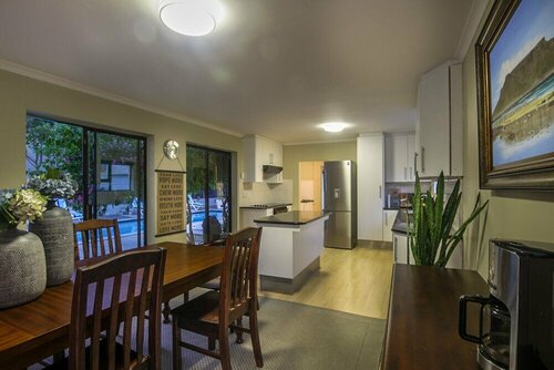 Atlantic Bay Lodge, Забронировать Отель Отели Кейптауна с парковкой, Парковка