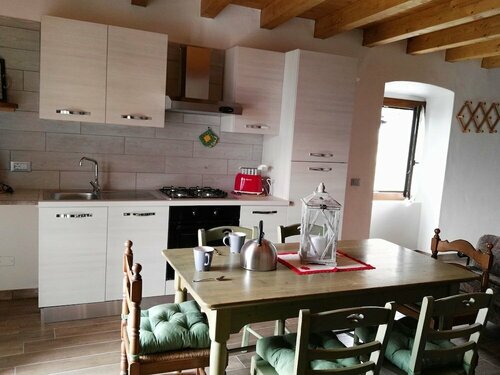 Appartamenti Casa Rita & Antica Corte Ginevra, Забронировать Отель Отели Тремозине-суль-Гарды с парковкой, Парковка