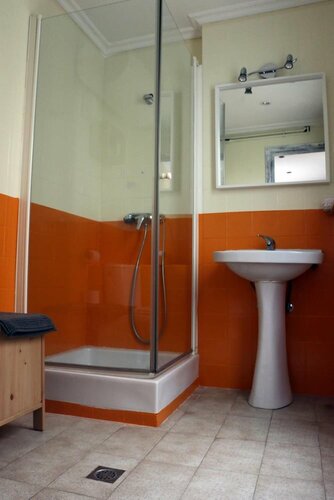 Hostal La Uva, Забронировать Отель Сенисеро Ла-Риоха, рядом с Bodegas Tritium