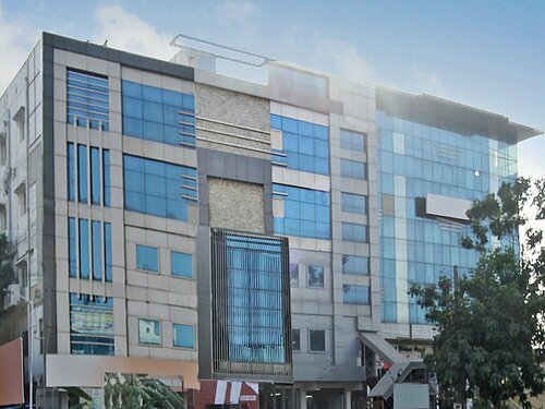 Capital O 24450 Hotel Surabhi, Book Hotel 4-stjernede hoteller i Telangana, 4*