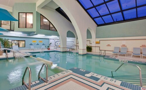 Holiday Inn Windsor - Ambassador Bridge, Boek Hotel Windsor 