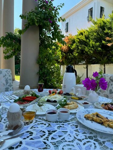 Flora Boheme, Book Hotel Çeşme 