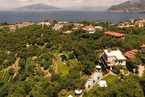 Villa Serena Sorrento, Забронировать Вилла Отели Побережья Сорренто с парковкой, Парковка