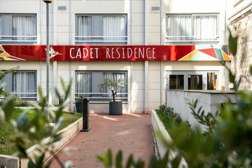 Rent a Room - Aparts CADET, Забронировать Апарт-отель Отели Парижа с парковкой, рядом с Фуникулёр, Парковка