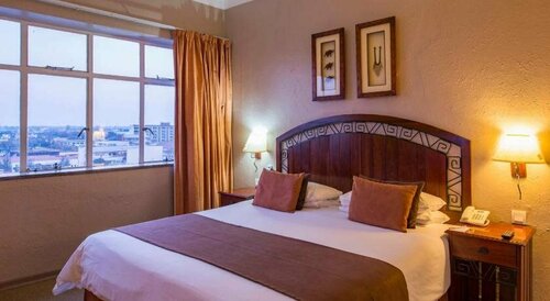Bulawayo Rainbow Hotel, Prenota Hotel Bulawayo Zimbabwe, vicino a Centenary Park