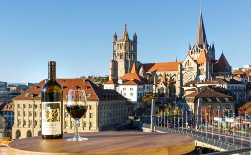 Swiss Wine by Fassbind, Забронировать Отель Лозанна - центр города Лозанна, рядом с Jordils