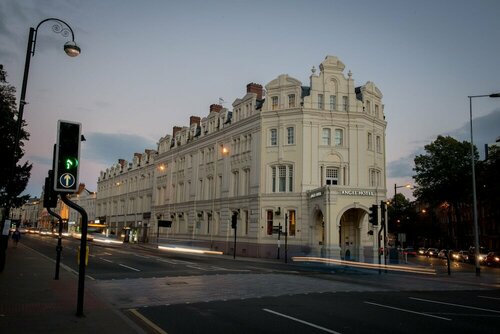 The Angel Hotel, Забронировать Отель Кардифф Гламорган, рядом с Центр развлечений Parc All Weather Play