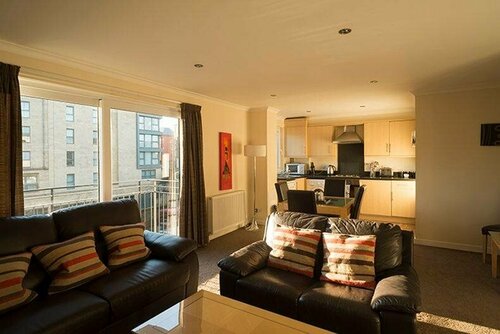 Fountain Court Apartments - Harris, Забронировать Апартаменты/квартира Отели Эдинбурга с парковкой, рядом с St Bernard's Well, Парковка