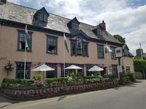 Dragon Inn, Забронировать Гостевой дом Крикхауэлл Brecon Beacons
