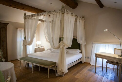 Hotel Villa Nabila, Забронировать Вилла Реджиолло 