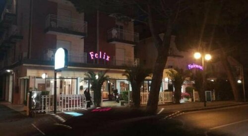 Hotel Felix Pindemonte, Забронировать Отель Отели Лидо ди Езоло с парковкой, рядом с Lido di Jesolo Sea Life Aquarium, Парковка