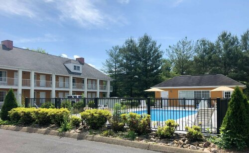 Quality Inn Johnson City I-26 exit 17, Забронировать Отель Отели Теннесси с бассейном, Бассейн