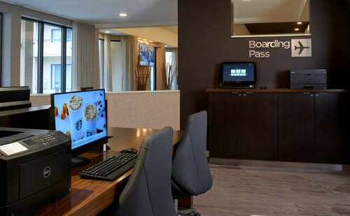 Courtyard by Marriott Detroit Metropolitan Airport Romulus, Book Hotel Hoteller i Michigan med parkering, Parkering