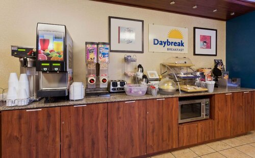 Days Inn Rockford, Rezerwuj Hotel Roscoe Illinois
