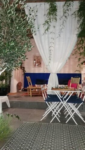 Cocon Du Sud, Book Hotel Hoteller i Nîmes med parkering, Parkering