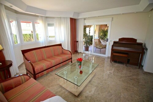 Villa Cabo de las Huertas, Book Villa Hotels in Navarre with a Pool, Swimming Pool