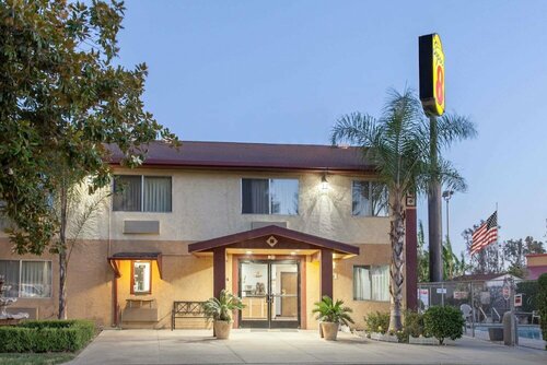 Super 8 by Wyndham Selma/Fresno Area, Buchen Sie Hotel Hotels in Selma mit Pool, Schwimmbad