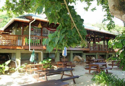 Surfers Beach Self Catering Chalets, Buchen Sie Chalet Business-Hotels in Mahé, 4* 5*