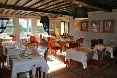 Auberge du Cochon dOr, Забронировать Отель Отели Верхней Нормандия с парковкой, Парковка