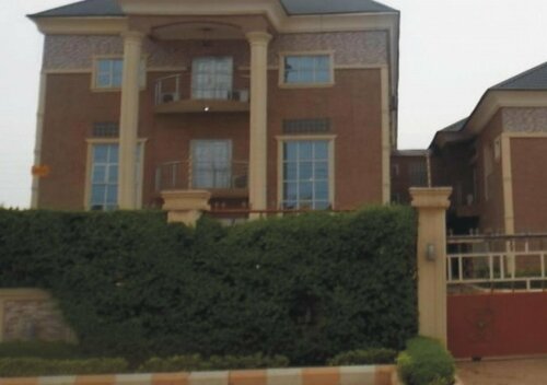 Sheriffyt Royal Hotel And Suites, Réserver Hôtel Hôtels à Lagos State avec piscine, Piscine