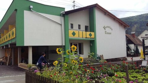 Gasthof zum Mohrn, Book Hotel Hoteller i Lachtal med parkering, Parkering
