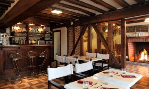 Auberge de la Croix Blanche, Réserver Auberge de jeunesse Marcilly-en-Villette France