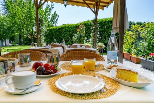 B&B Miami Beach, Забронировать Отель «постель и завтрак» Отели Пьетрасанта с завтраком, Завтраки